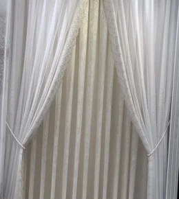 پرده پذیرایی حریر پتینه ترک رنگ بژ با ترکیب لب حاشیه مدل ریزشی