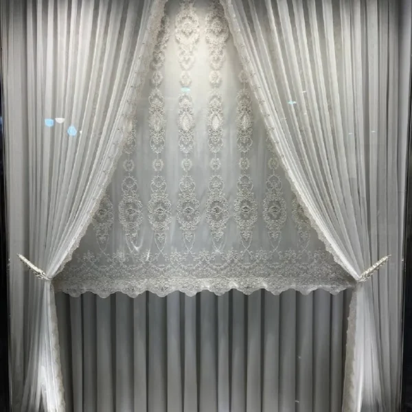 خرید پرده رومن لوکس کلاسیک با پارچه تور قابی و کنار پرده تور