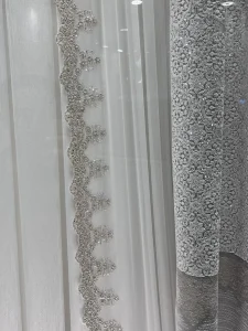 کنار پرده ترکیب دو سبک در یک قاب