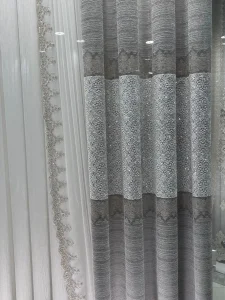 قیمت پرده پذیرایی حریر طرح اتوبانی شاین شیری کنار پرده تور لب