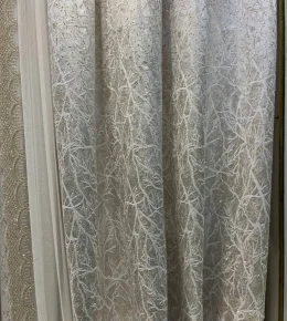 فروش پرده حریر سیم‌بافت طرح سنگ طلایی با کنارپرده طرح درخت