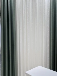 خرید پرده طرح دانه برفی برجسته شاین رنگ استخوانی روشن مدل مینیمال