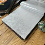 پرده حریر طرح گردابی محو سیم بافت نقره‌ای