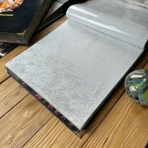 پرده حریر طرح گردابی محو سیم بافت نقره‌ای