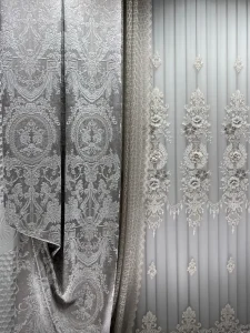 خرید پرده تور فلت گل برجسته دانتل مدل پلیسه با کنار پرده شانل سنگ‌کاری‌شده