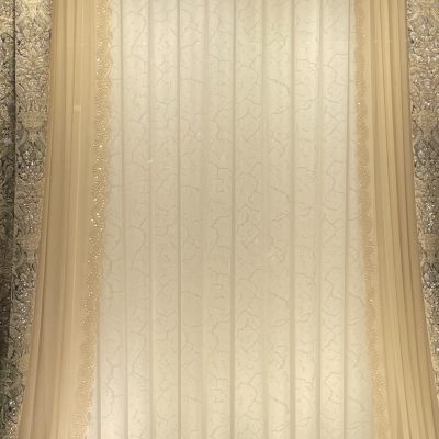 عکس نمای نزدیک پرده حریر طرح محو مات