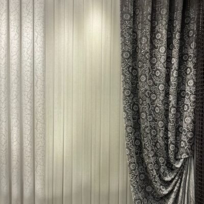 دکور پرده وسط حاشیه گلدار (1)